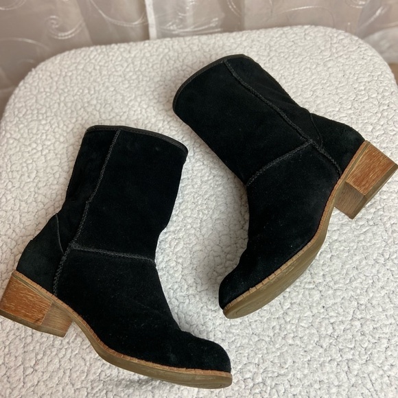 UGG Australia Cyrinda Black Suede Boots, 6 - Picture 3 of 11